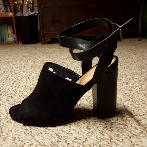 Shoedazzle Booties - Picture 2 of 4